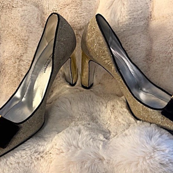 Gold Glitter DOLCE & GABBANA Pumps 7.5 [VINTAGE - GREAT CONDITION] - Picture 2 of 7